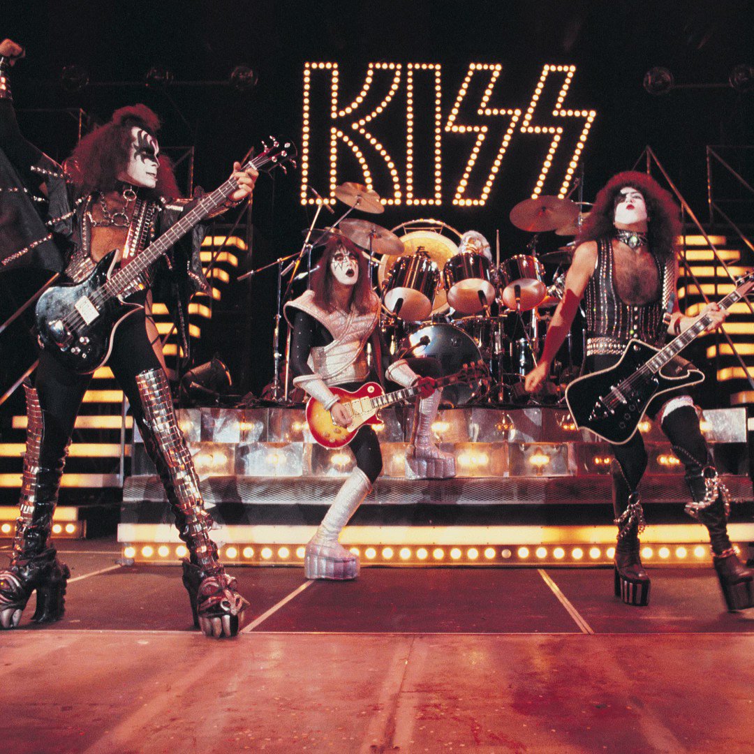 Kiss on twitter kiss off the soundboard live in des moines 1977
