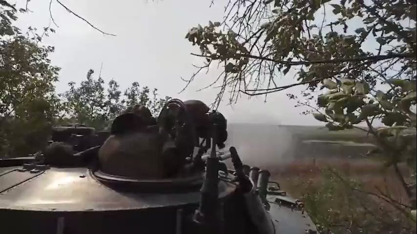 El momento en que vuelan un tanque ruso mientras sus tripulantes grababan un TikTok