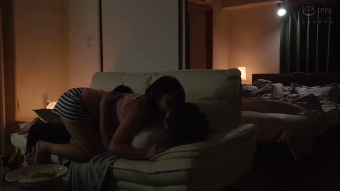 彼女が2泊3日の旅行で居ない間に既婚者の元カノと3日間ハメ… 美波もも https://t.co/02dBotT5Fo