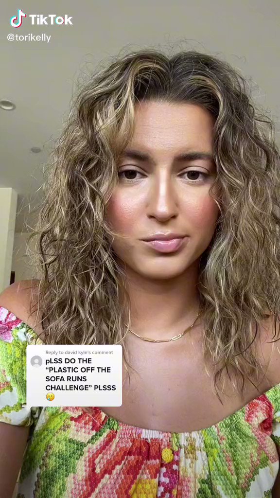 RT @tkhq8: TORI KELLY FINALLY DID THE PLASTIC OFF THE SOFFA CHALLENGE!!!!! https://t.co/G2go6FQqvG
