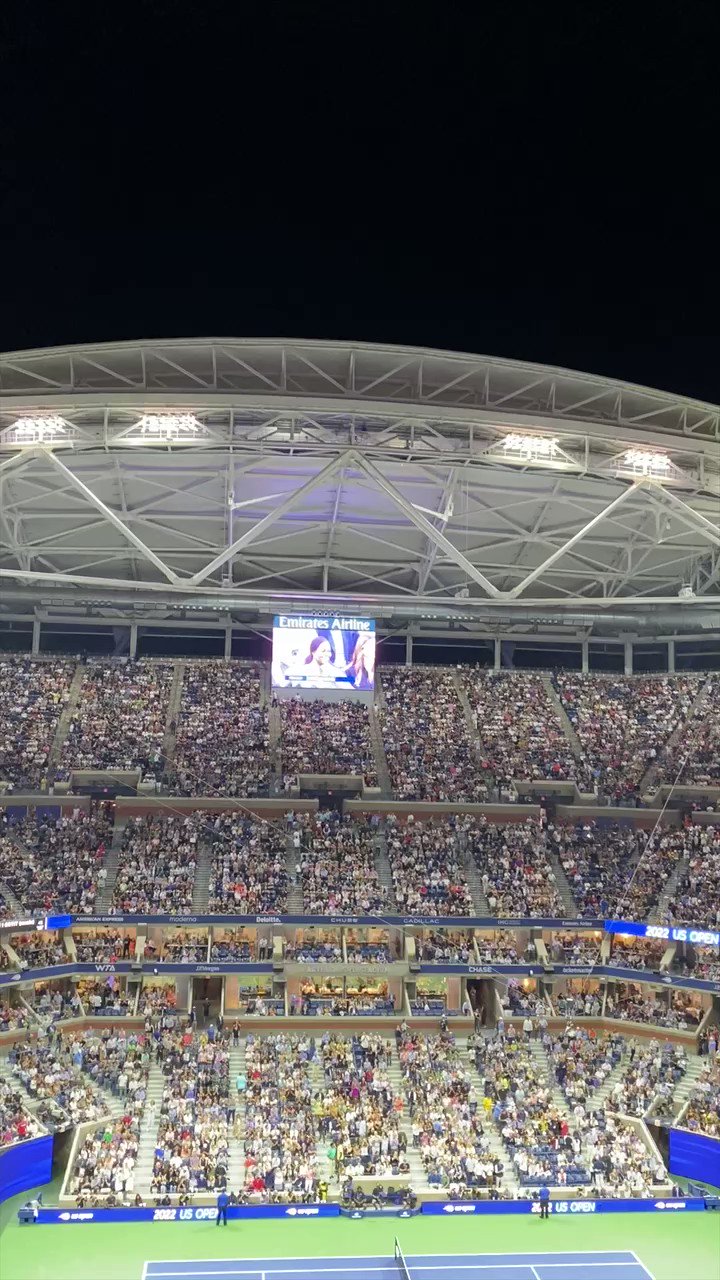 Billy Freeland 🚴‍♂️🚠 on Twitter "Michelle Obama at the usopen! Crowd