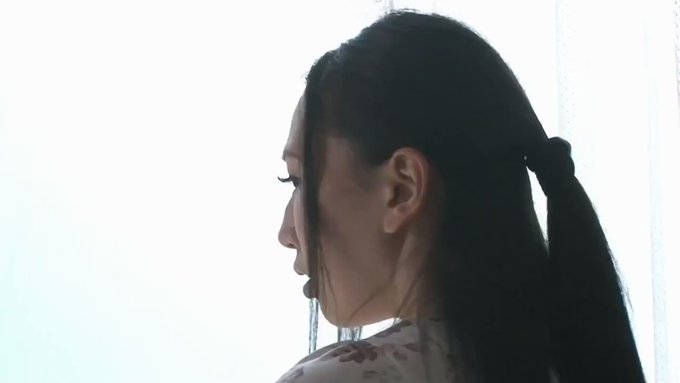 子供を欲しがる人妻。妊娠確率が上がりはじめる排卵日、彼女に届いた一通の手紙。「妊娠おめでとうございます」…突然現れた覆面男が人妻を組み伏せ、いきり勃ったペニスを膣奥までねじ込み精液を流し込んだ。本人も気付かぬうち彼女のカラダは、繰り返される強●魔の射精に反応するようになっていく。 https://t.co/sjvajikPNV