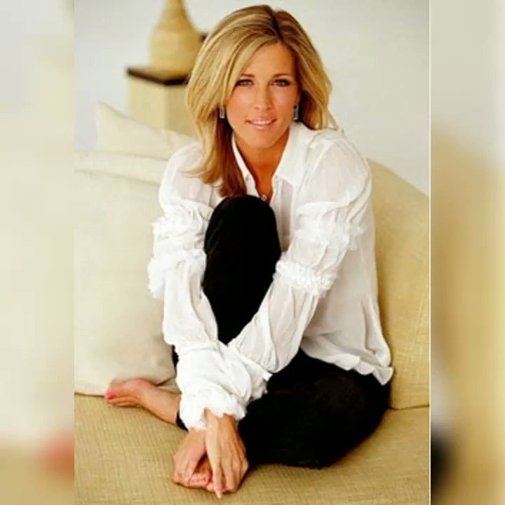 Happy birthday to Laura Wright 
aka Carly Corinthos with many more to come 
Enjoy your day    