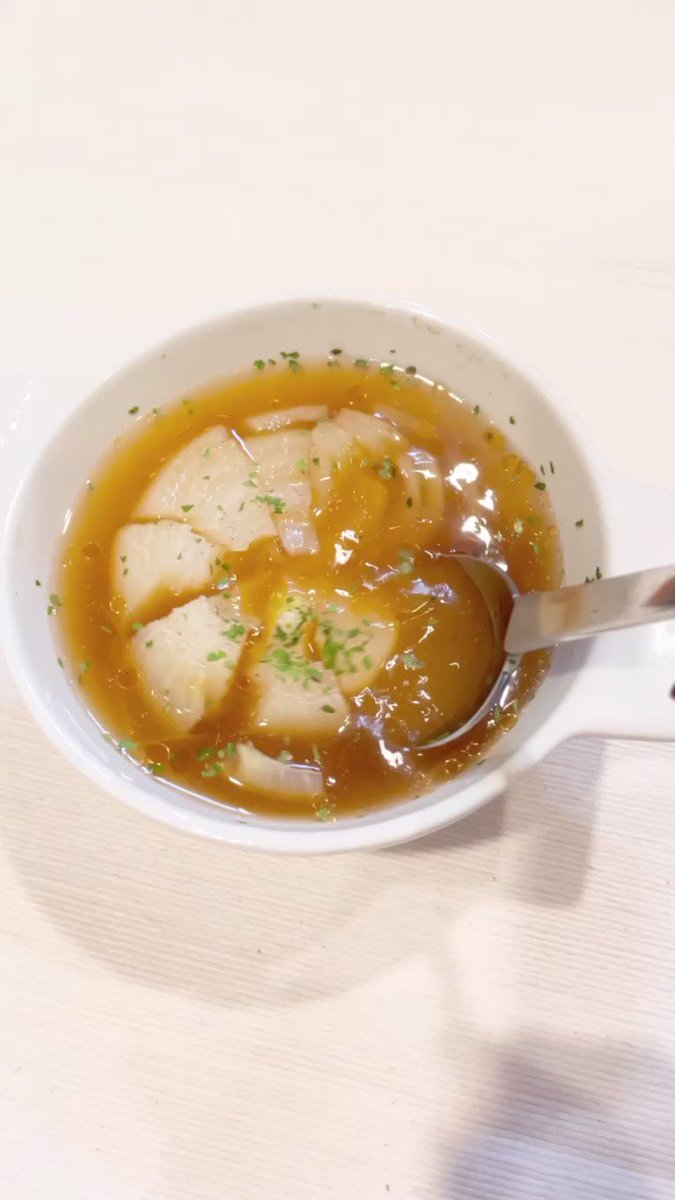電子レンジで簡単！ダイエットにオススメの『丸ごと玉ねぎスープ』レシピ♪