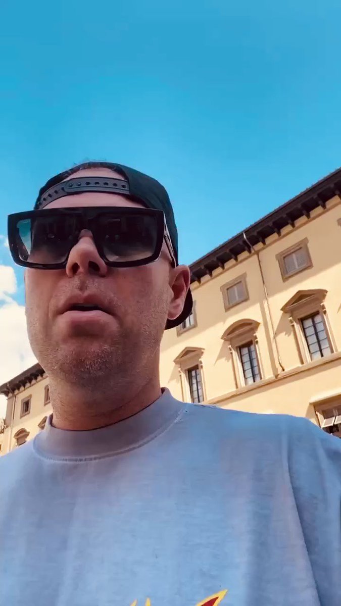 Interviewing horses in Florence 😂 Any questions you want me to ask