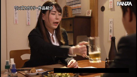終電を逃した僕を泊めてくれたデカパイ同僚… ノーブラ部屋着から弾け出たおっぱいブルンに我慢できず夜明けまでヤリまくった！ 吉根ゆりあ https://t.co/iruLY43C0X