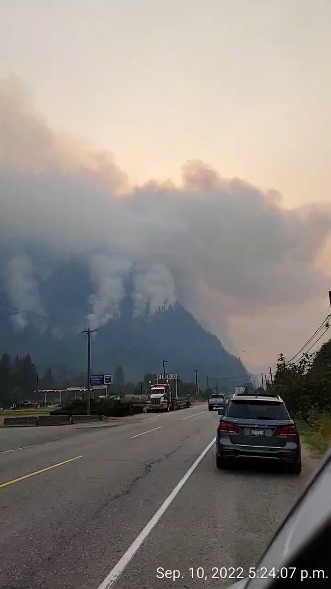 RT @cartoilers97: Fire in Hope BC has grown in the last two days https://t.co/BaGVbmJjKY