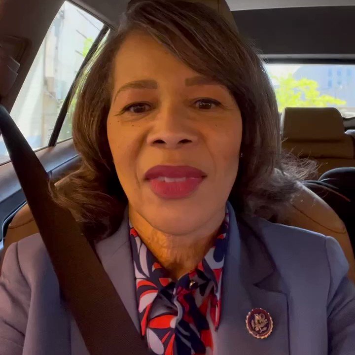 Democrats Celebrate Inflation Reduction Act As Republicans Remain