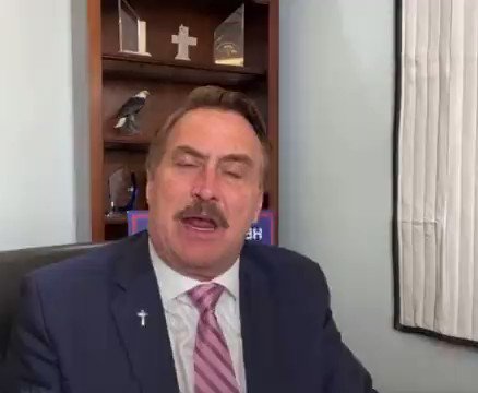 Read more about the article MyPillow guy Mike Lindell says the FBI surrounded him at a Hardee’s restaurant a