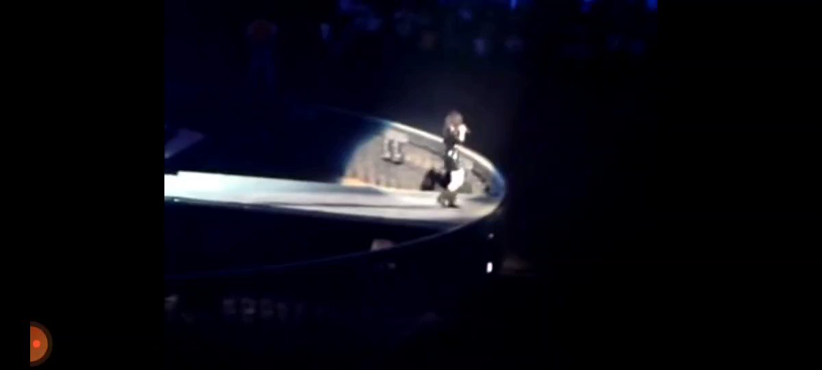 Selena Gomez singing Selena Quintanilla's iconic song bidibidibombom in Houston  Astrodome March 28, 2010...I love this spanish just suits her!!! https://t.co/tdm2iY4LYC