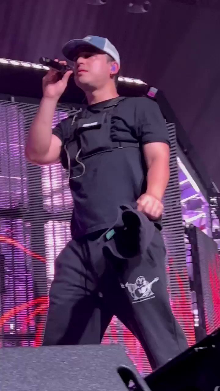 Joji on Tour on Twitter "Joji performing Glimpse of Us last night in