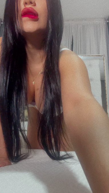 Anielli Nicholson’s pics and videos