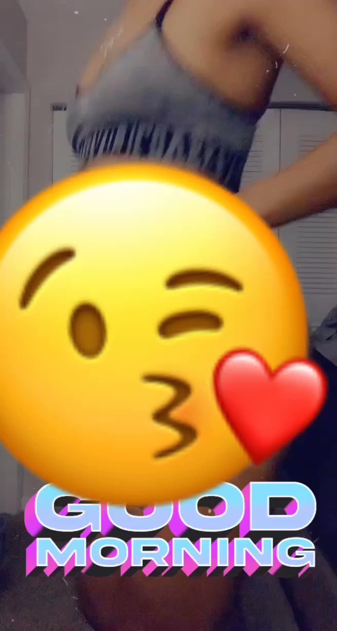 Qu33nMfnBee😉🫶🏽💪🏽 on X: This was the video 🤣🤣 ass was all out … Im  not tryna get banned t.cobYn263yu2Q  X