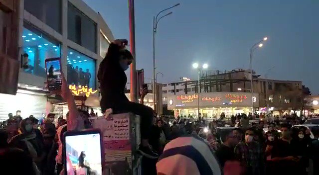 Iran protests: Women burn headscarves in anti-hijab protests - BBC News