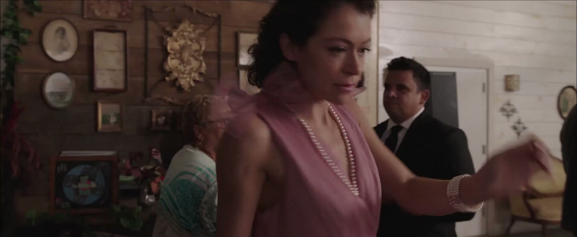 HAPPY BIRTHDAY TATIANA MASLANY SO ICONIC 