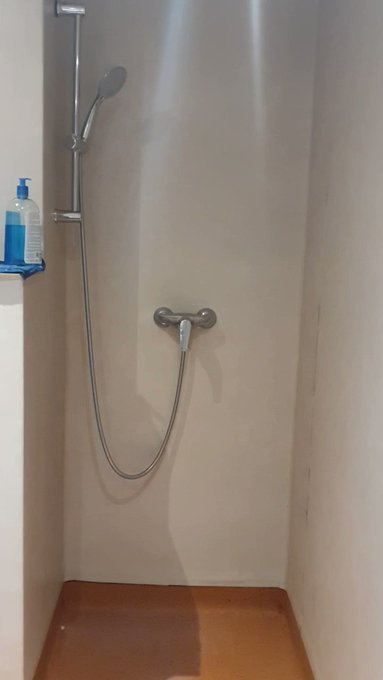 I'm bringing you with me to the shower~~
You wanna check if I didn't forget any spot ? ;3 https://t.