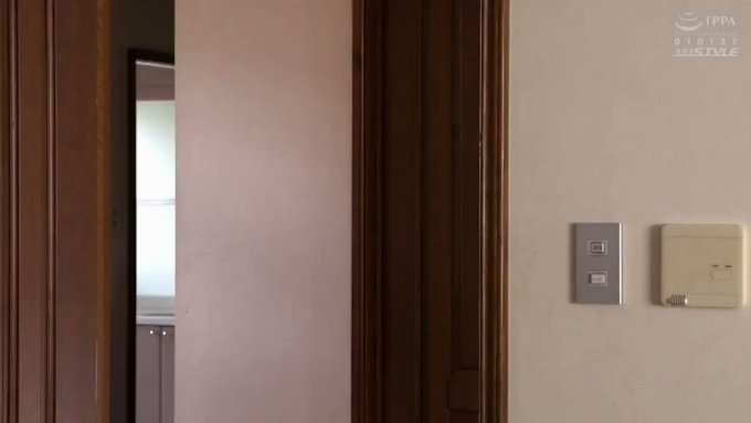 夫は両親との同居の為に貯金をしていた。妻はそのお金をギャンブルにつぎ込んでいた。夫にバレないように通帳を管理していた妻だったが遂に借金取りがウチに乗り込んできた…その時、妻が取った行動は…。 https://t.co/lYbWMlpA3r