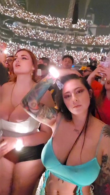 ?BAD BUNNY? with the love of my life @sammyxtorres 
#badbunny @MaoMelamete @sanbenito @AllegiantStadm