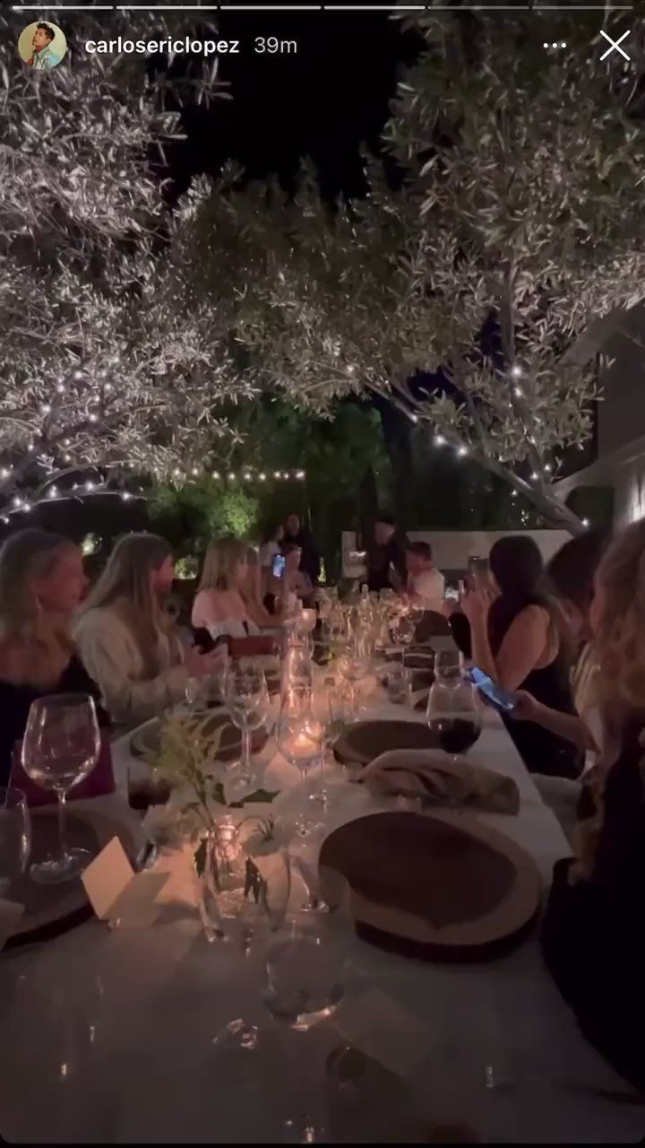  | Adele cantando \"Happy birthday\" en la fiesta de cumpleaños de su amiga Nicole Richie la noche de ayer. 