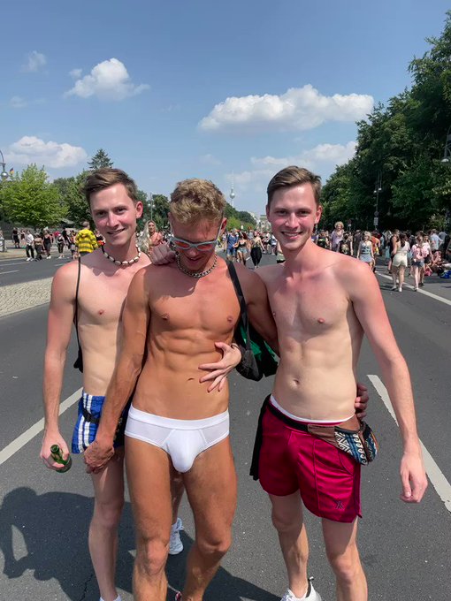 Kinky boys on the gay pride ? ???? @VladStarkXXX https://t.co/nRiPrni0id