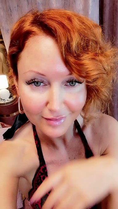 Alita Dinova’s pics and videos