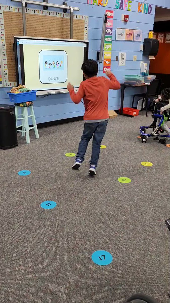 This awesome dancer made his own choreography to La Raspa today! I love how it follows the form of the song! <a target='_blank' href='http://twitter.com/BarrettAPS'>@BarrettAPS</a> <a target='_blank' href='http://twitter.com/KWBHalliganFLS'>@KWBHalliganFLS</a> <a target='_blank' href='http://search.twitter.com/search?q=KWBPride'><a target='_blank' href='https://twitter.com/hashtag/KWBPride?src=hash'>#KWBPride</a></a> <a target='_blank' href='https://t.co/GJS92NqyRg'>https://t.co/GJS92NqyRg</a>