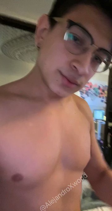 Watch me pound this hottie raw ???. Like and rt if you wanna get fucked next ? @alejandroxwood1 // https://t