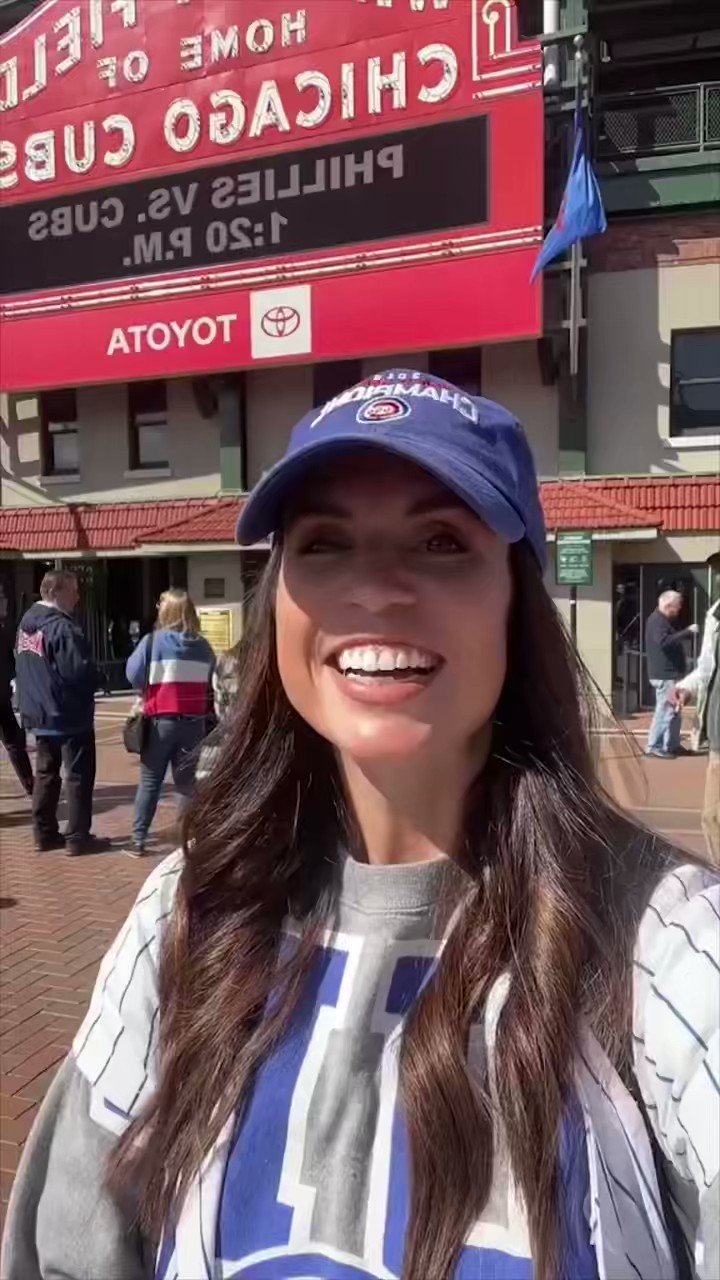 Caitlin Hendricks on X: 30 years of A League of Their Own at Wrigley Field  and countless years to come for women in sports. Girls rule 🙌  #aleagueoftheirown #womeninsports #baseball #mlb #cubs #