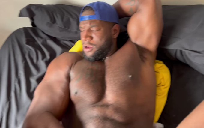 It’s a lot muscle I cannot resist now fuck me harder daddy 🍆🔥
@superboy_AV https://t.co/vlRdRymKSh