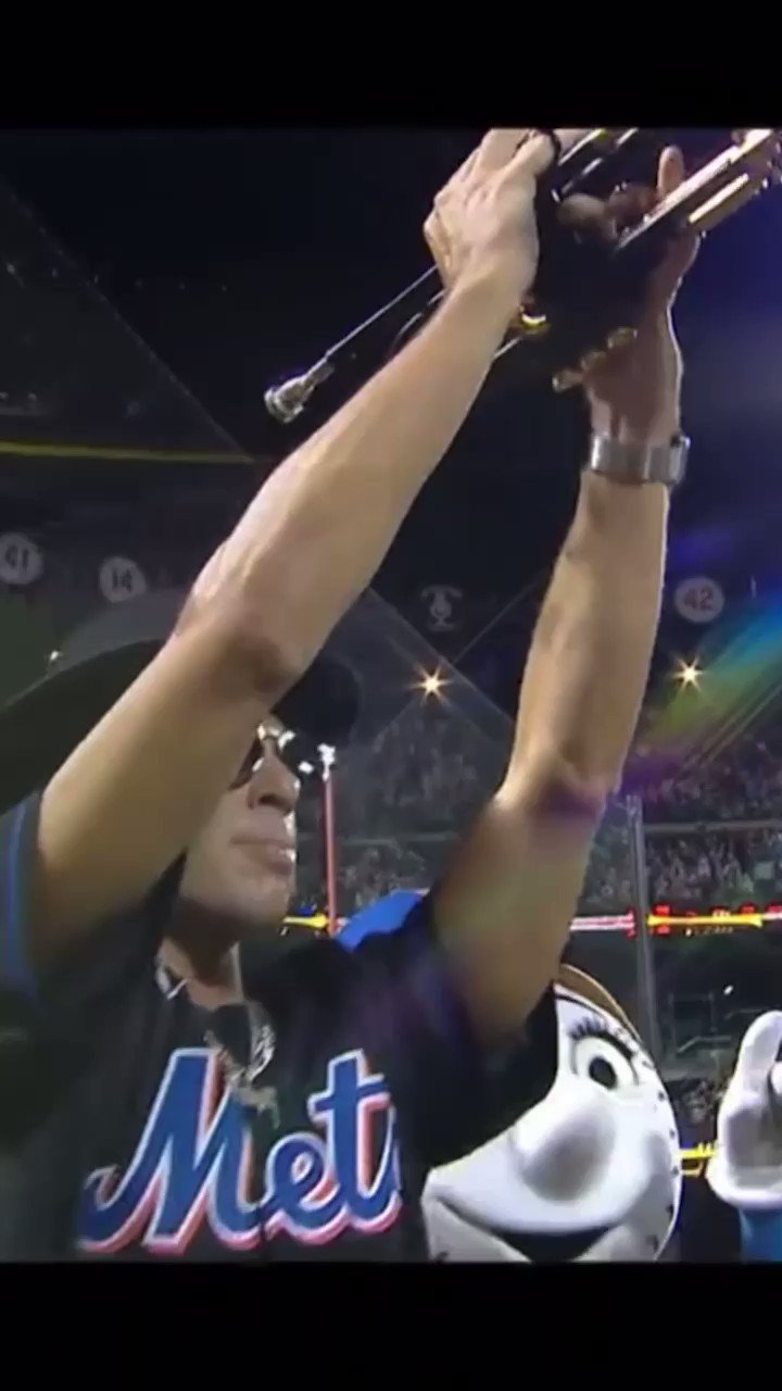 Depressed Football Team Fan (heinickethegoat) / Twitter