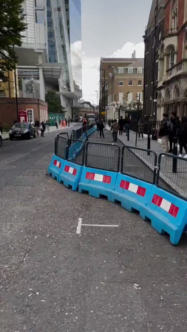 london-uk-street-news-on-twitter-a-phone-thief-tackled-outside
