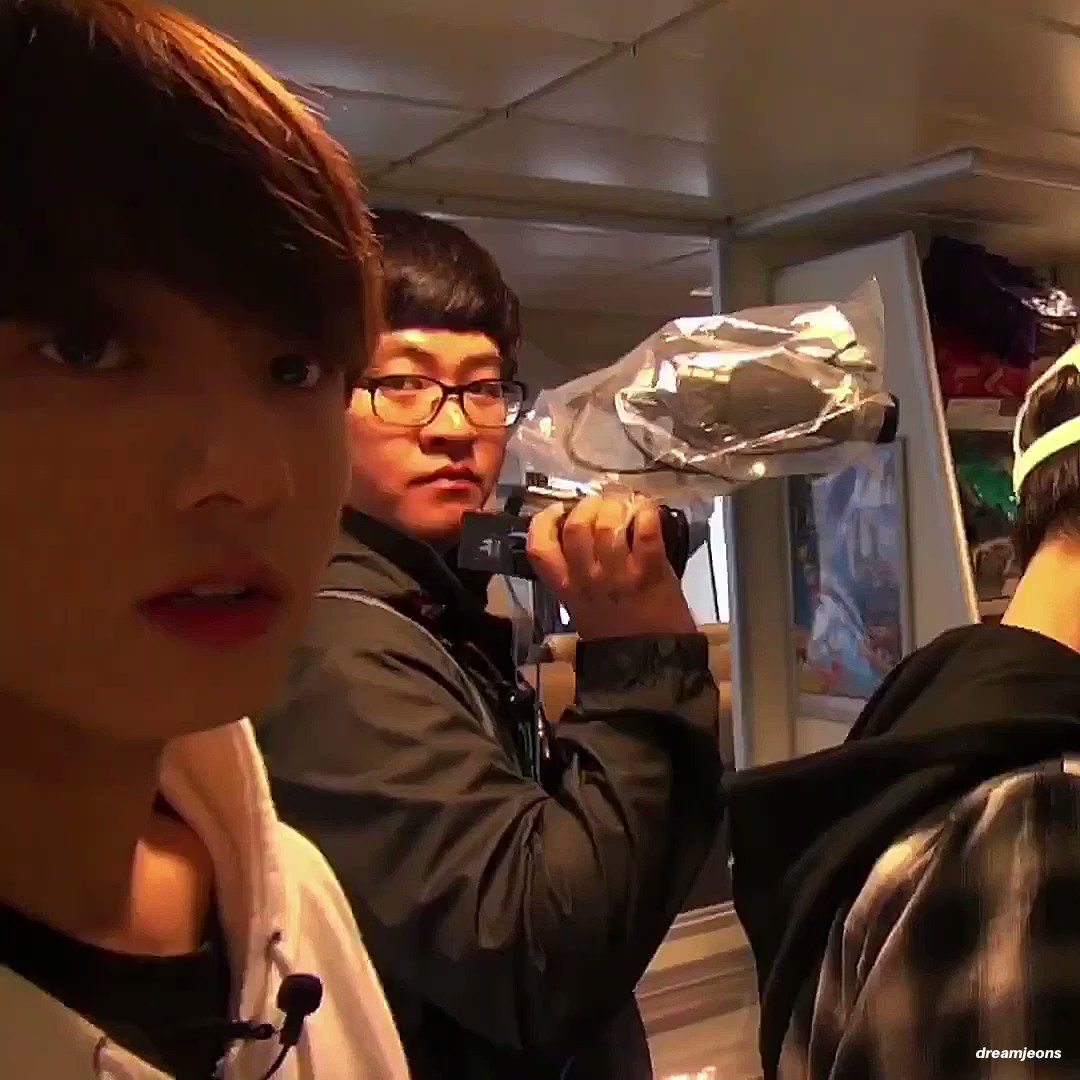 jungkook-admirer-on-twitter-that-moment-of-realization-after-jungkook