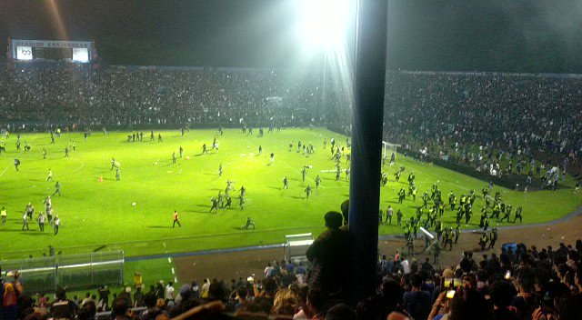 174 killed, several injured in stampede at football match after riot in  Indonesia - Sports News