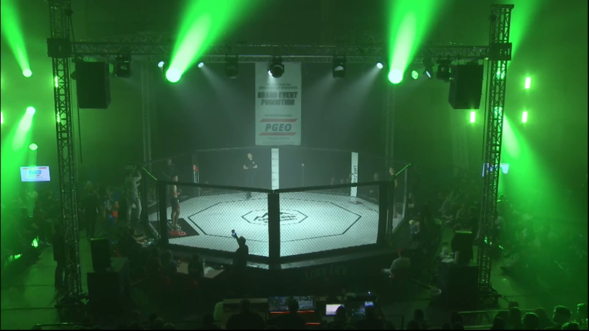 caposa on Twitter "INSANE 5 second head kick KO by Łukasz Klos at