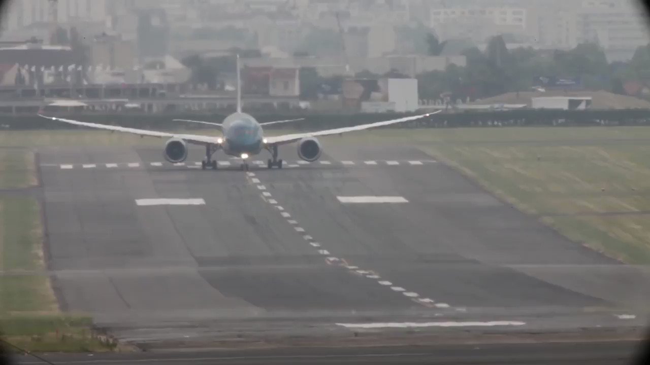 toughsf-on-twitter-a-near-vertical-takeoff-performed-by-a-boeing-787
