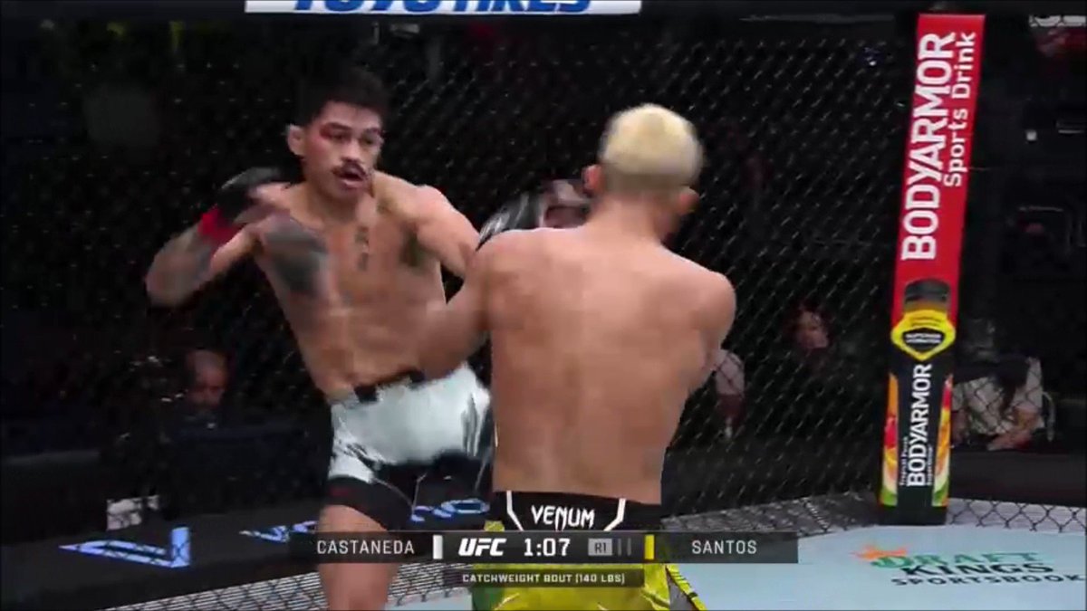 #UFCVegas61 Was surprised to hear Dominick Cruz give Keith Peterson props here.
Then it occurred to me. Props for letting the fight continue here was a dig for not letting his fight v Cejudo continue.
Cruz is my favorite color commentator of all time. But he's a douche, lol. https://t.co/f06XlvjWF4