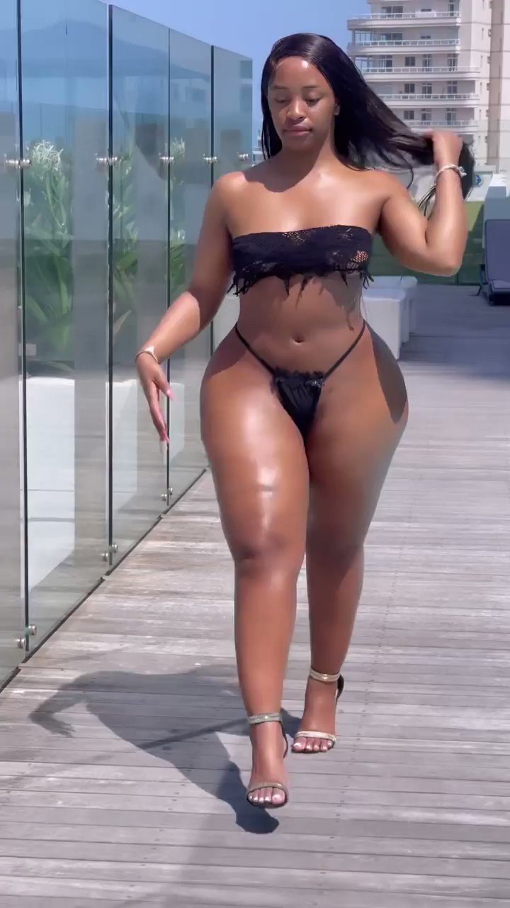 𝘼𝙍𝙏𝙐𝙍𝙊 on X: Cindy Makhathinis BBL is banging hot 💦💦 How much for  this shandis? t.coVLGtFgKEEX  X
