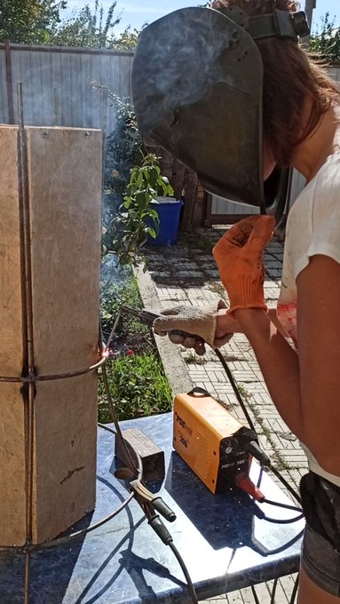 Garden Stand for my Piones  #nobra #welding #DIY #metalwoks #girls #hothandyman https://t.co/HCkfslf<a href="/tag/nobra"class="tags">#nobra</a><a href="/tag/welding"class="tags">#welding</a><a href="/tag/diy"class="tags">#DIY</a><a href="/tag/girls"class="tags"><span>#girls</span></a><a href="/tag/hothandyman"class="tags"><span>#hothandyman</span></a><a href="/tag/metalwoks"class="tags"><span>#metalwoks</span></a>