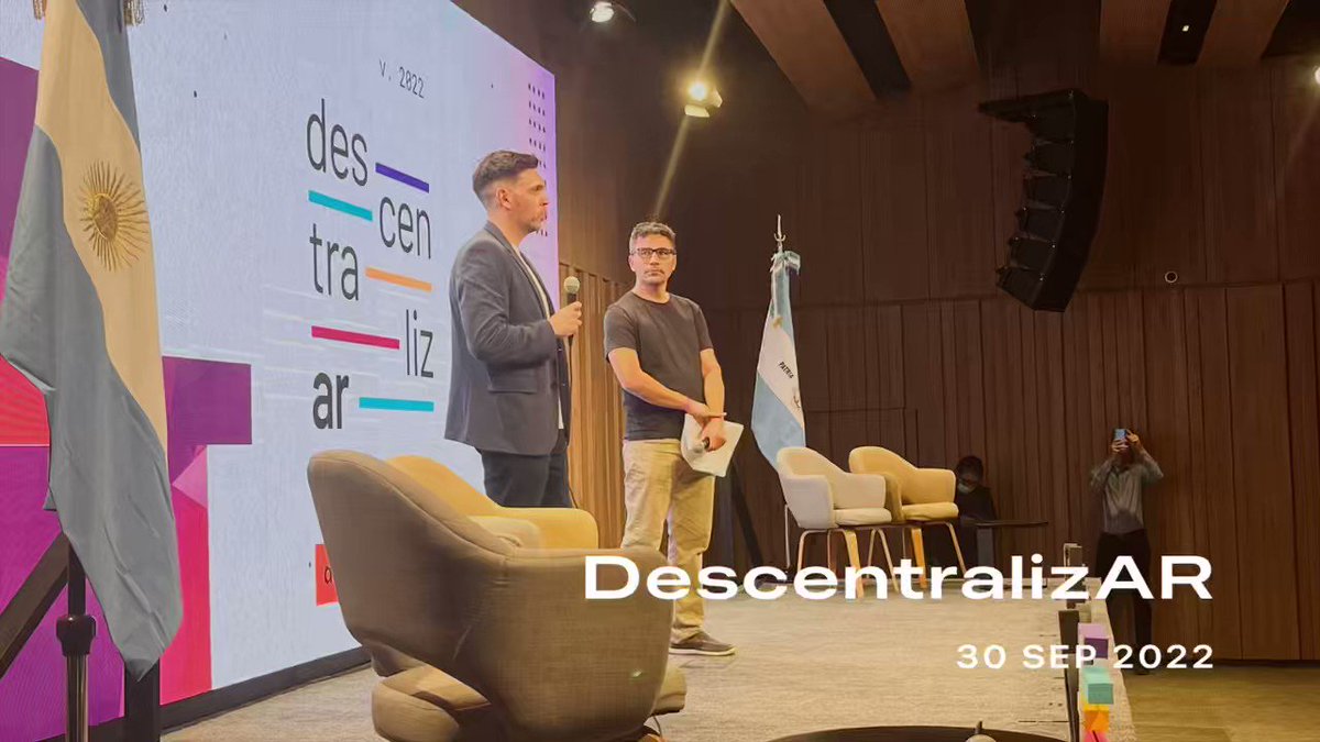 Escenario con personas desertando.