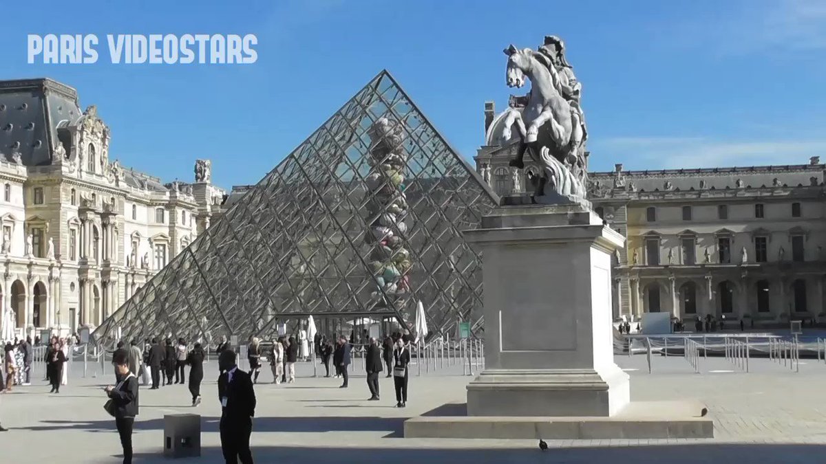 The Louvre, Mona Lisa, and Janet Jackson at Paris Fashion Week in 2022. 

#DidYouKnow: Janet Jackson was the first female pop star to perform under the Louvre pyramid back in 2011. 
  
https://t.co/bF7wA2uirD