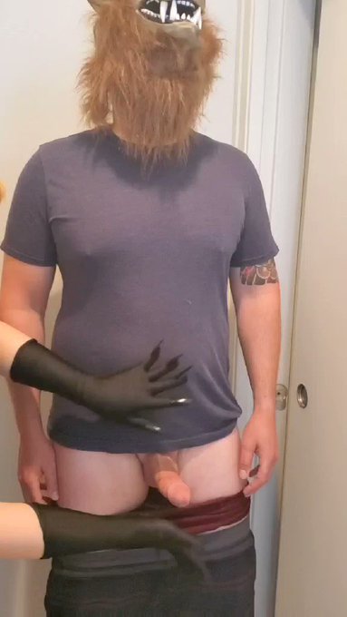 Halloweenie #onlyfans #sexywolf #wolfman #Wolverine #wolfpack #Halloween2022 #Gay
Love my Wolf DADDY