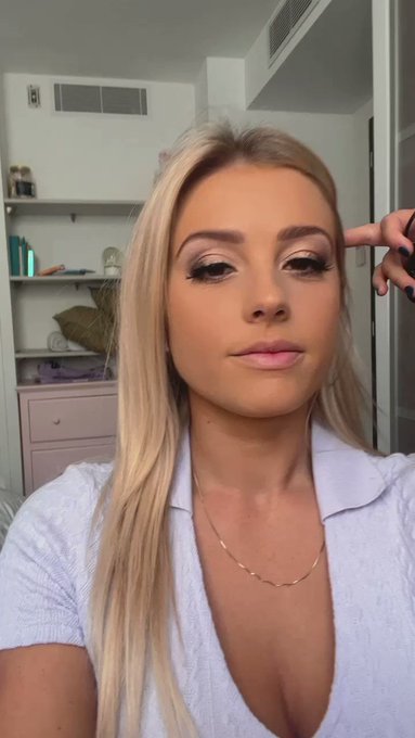 Pr&eacute;paration pour la sc&egrave;ne 🔥😍 https://t.co/XgtfnMvqyr<a href="/tag/swamebus"class="tags"><span>#swamebus</span></a>