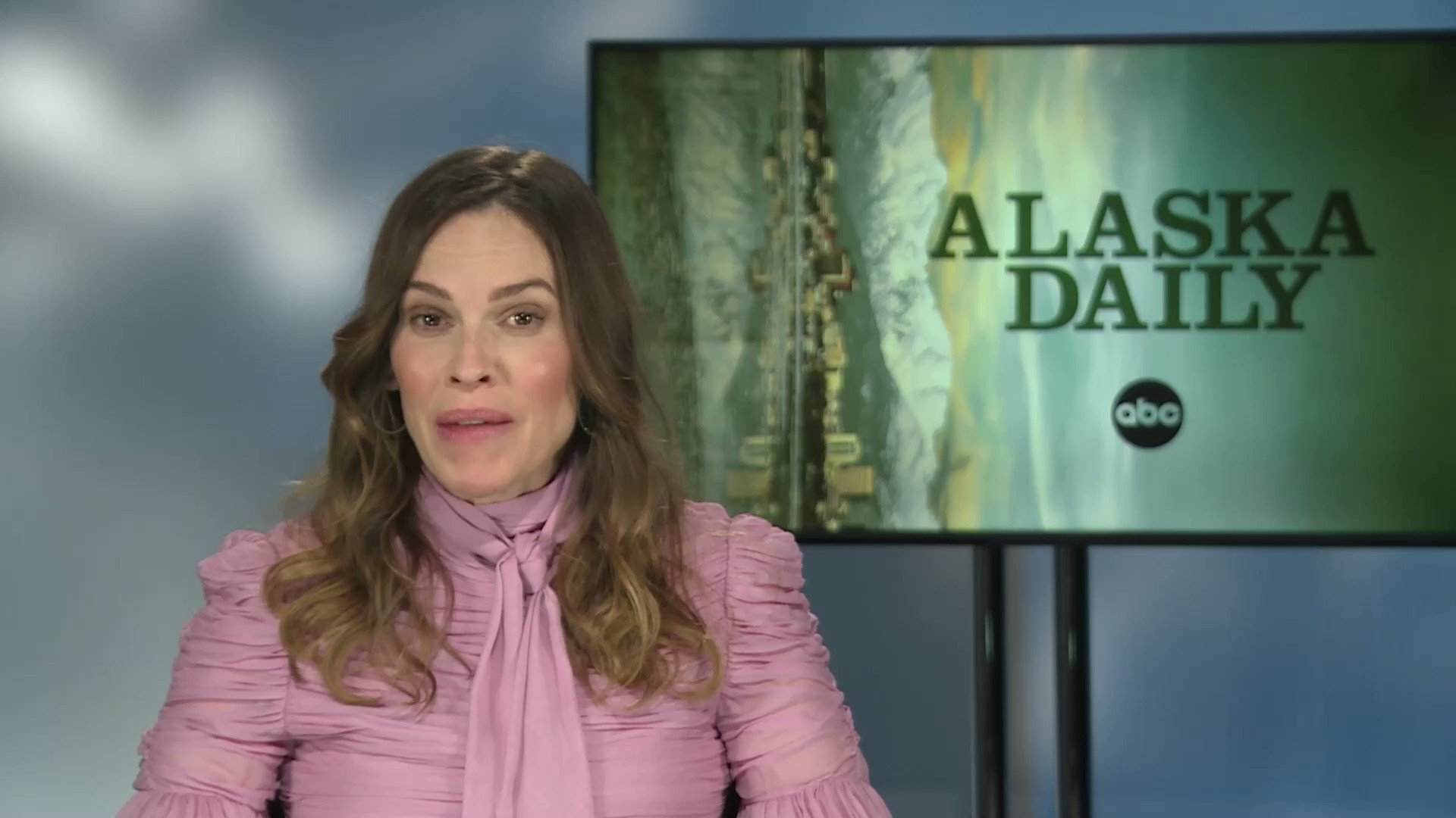 on-the-red-carpet-on-twitter-breaking-news-hilaryswank-is-pregnant