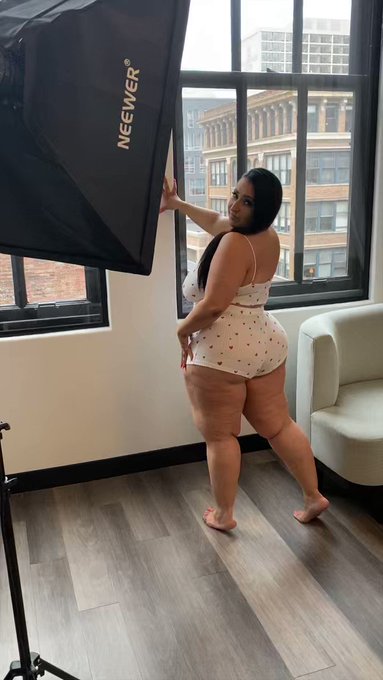BTS ? https://t.co/1jMa6XHEx2