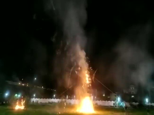 RT @ndtv: Video: They Set Fire To Ravan On #Dussehra Night. He Decided To Fire Back https://t.co/P32QRm7LNe https://t.co/kEodEbSLjW