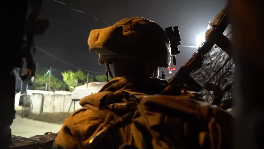 كاسر الأمواج قوات جيش الدفاع، الشاباك، وحرس الحدود تعتقل خمسة مطلوبين أمنيين في مناطق مختلفة من