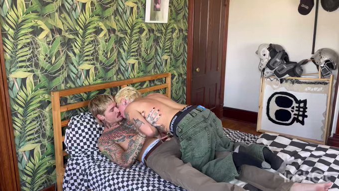 He’s unreal hot ??? @uncutjaymes https://t.co/ItpUTXJ6P6