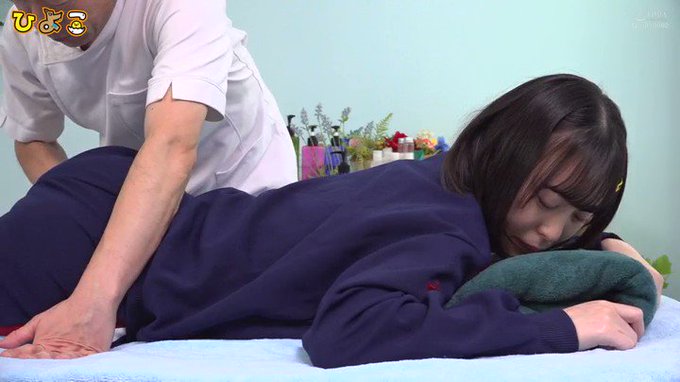 部活帰りの女子●生を狙った悪徳マッサージ

本編はリプ欄から 👇
https://t.co/JsRNC11O5j