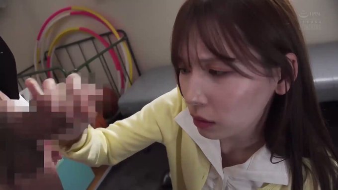 新人女教師にフ〇ラと手コギで抜いてもらいました https://t.co/LiYR0cn944