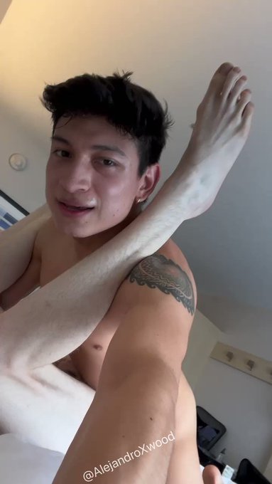 Pounded this hottie’s ass today ?. Like and rt if you wanna get filled up ? ?@alejandroxwood1 // https://t